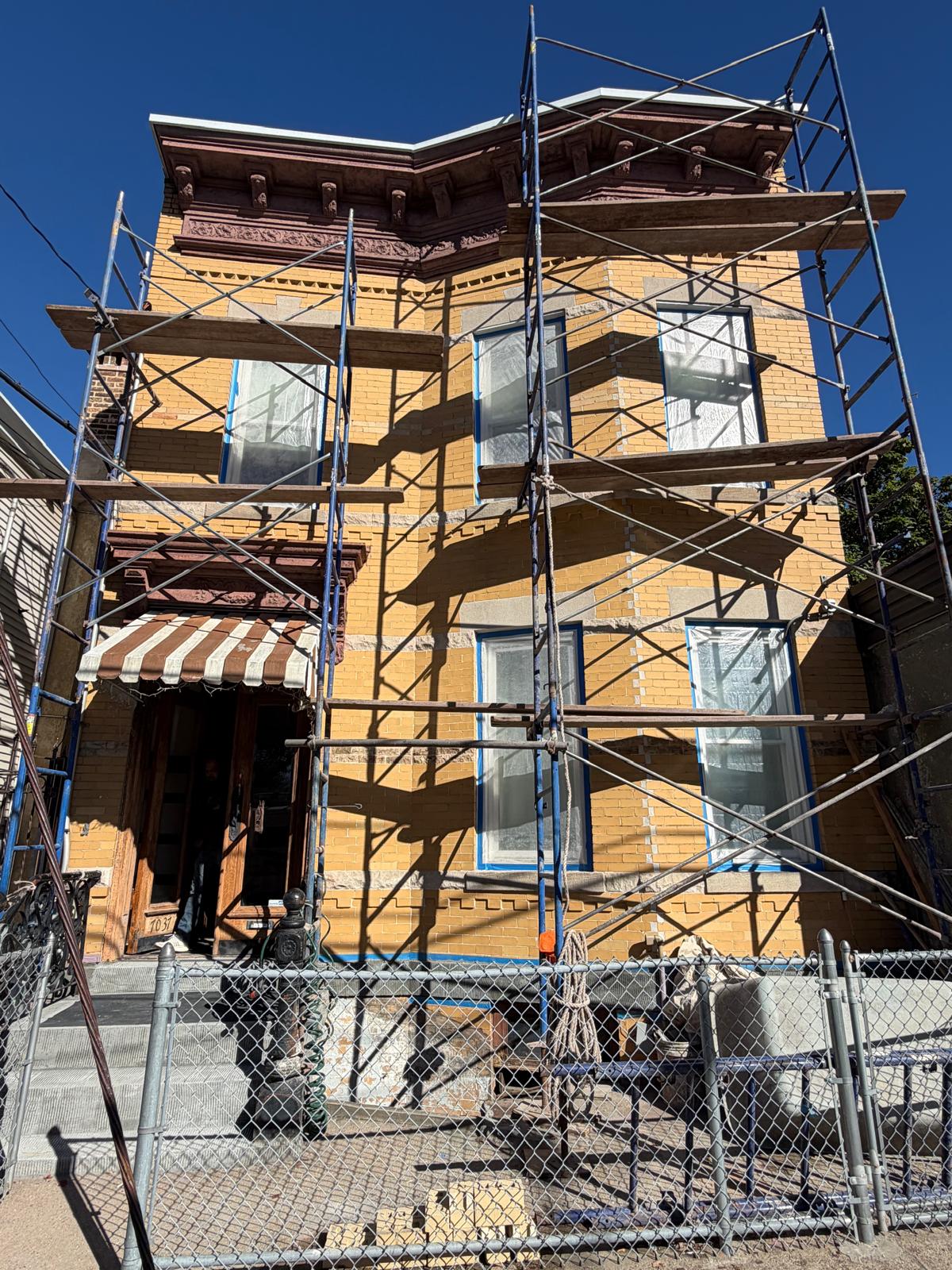 brownstone contractor, brownstone restoration, brickwork, waterproofing, roofing,